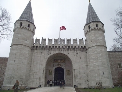 640px-Istanbul_Topkapi_Sarayi.jpg