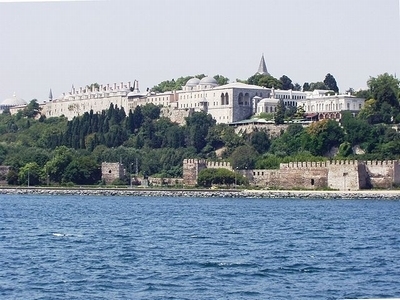640px-Topkapi_Palace_Bosphorus_002.jpg